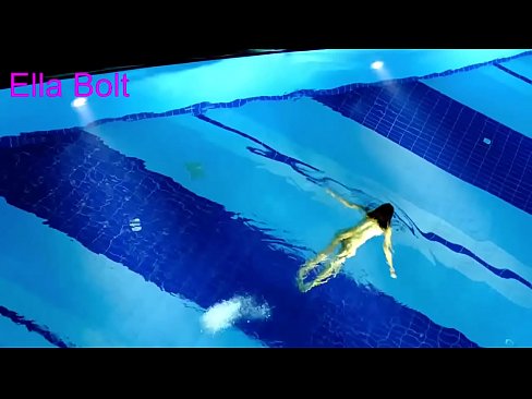 ❤️ Non posso smettere di guardare, giovane bionda catturata nuotare nuda nella piscina del resort ELLA BOLT ️ Video di sesso al it.ru-pp.ru ☑